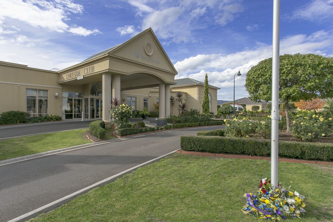 Compare retirement villages in Rowville - Waterford Valley Lakes